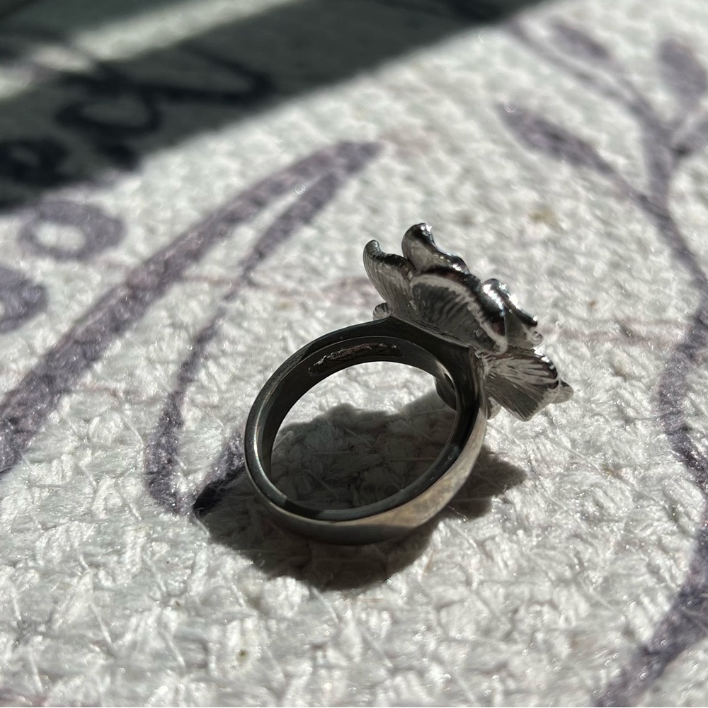Flower ring - Size 8 - Picture 3 of 4